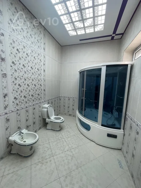 Satılır 8 otaqlı həyət evi 500 m²