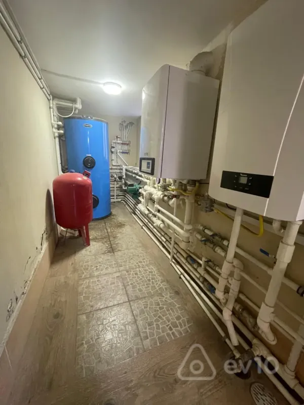 Satılır 8 otaqlı həyət evi 500 m²