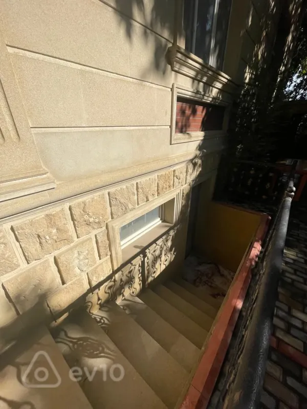 Satılır 8 otaqlı həyət evi 500 m²