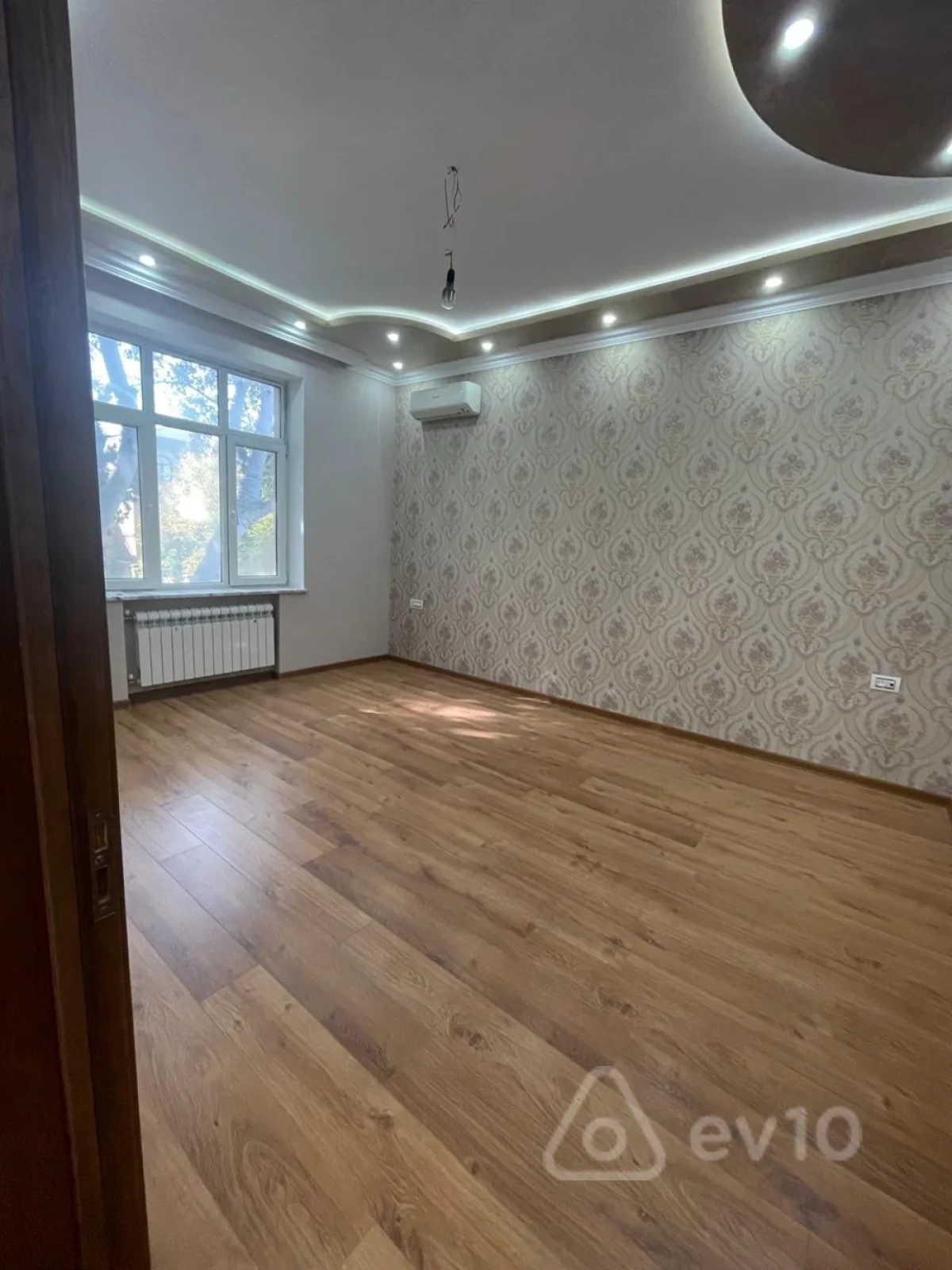 Satılır 8 otaqlı həyət evi 500 m²