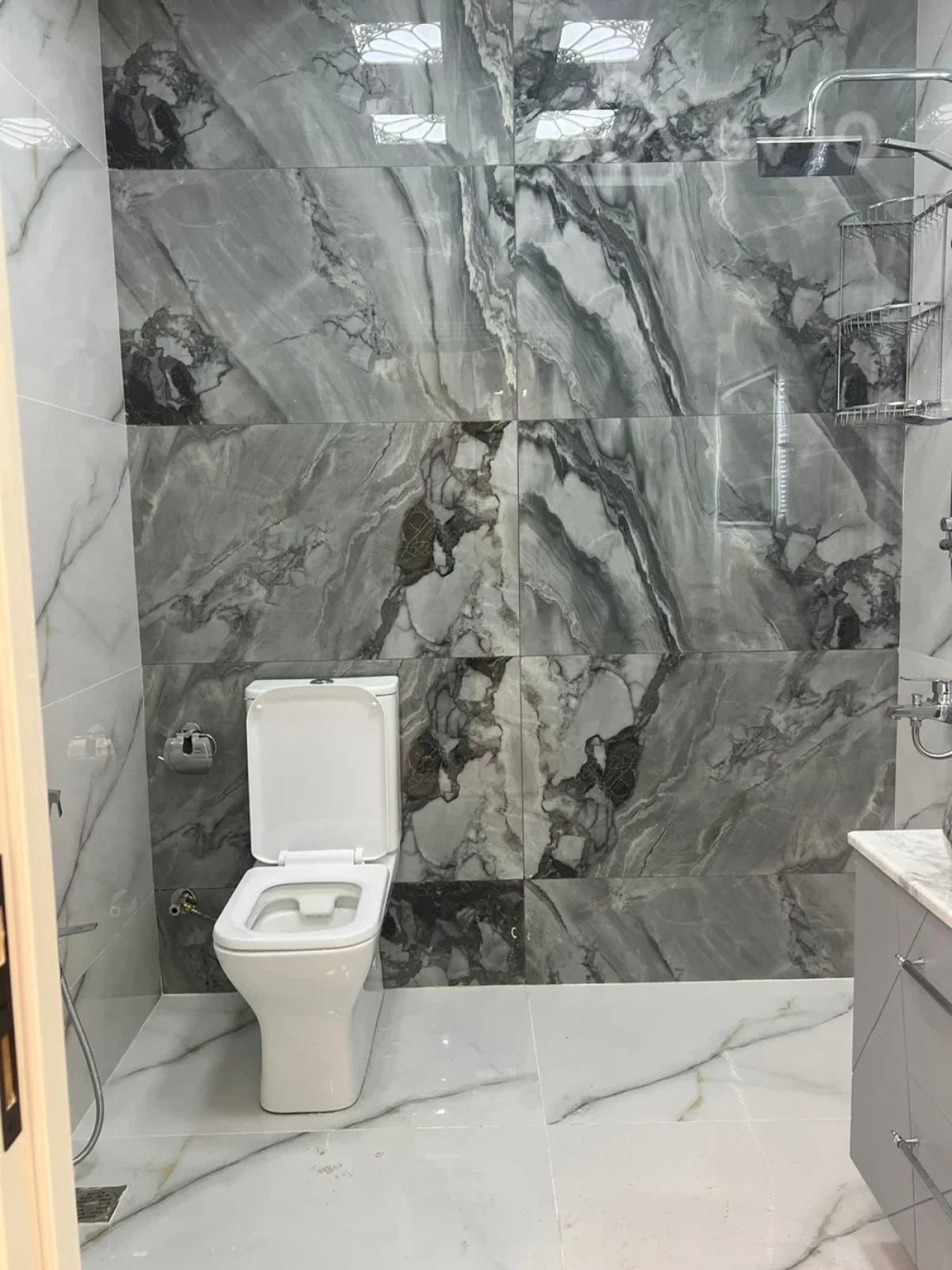 Kirayə verilir 2 otaqlı yeni tikili 70 m²