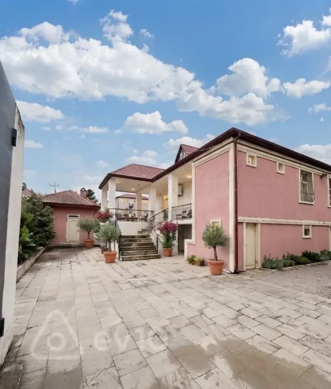 Satılır 5 otaqlı həyət evi 15 m²
