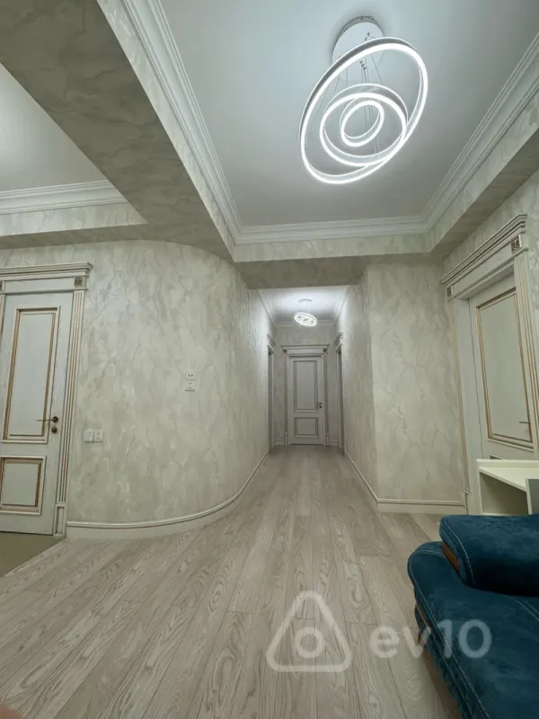 Satılır 3 otaqlı yeni tikili 140 m²