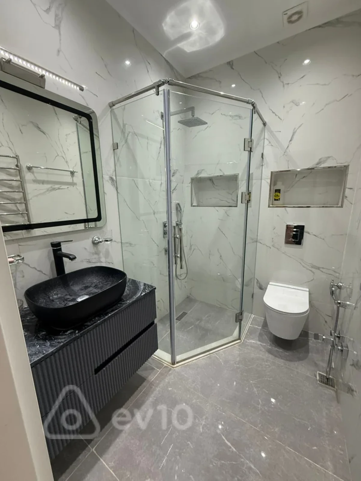 Satılır 2 otaqlı yeni tikili 60 m²