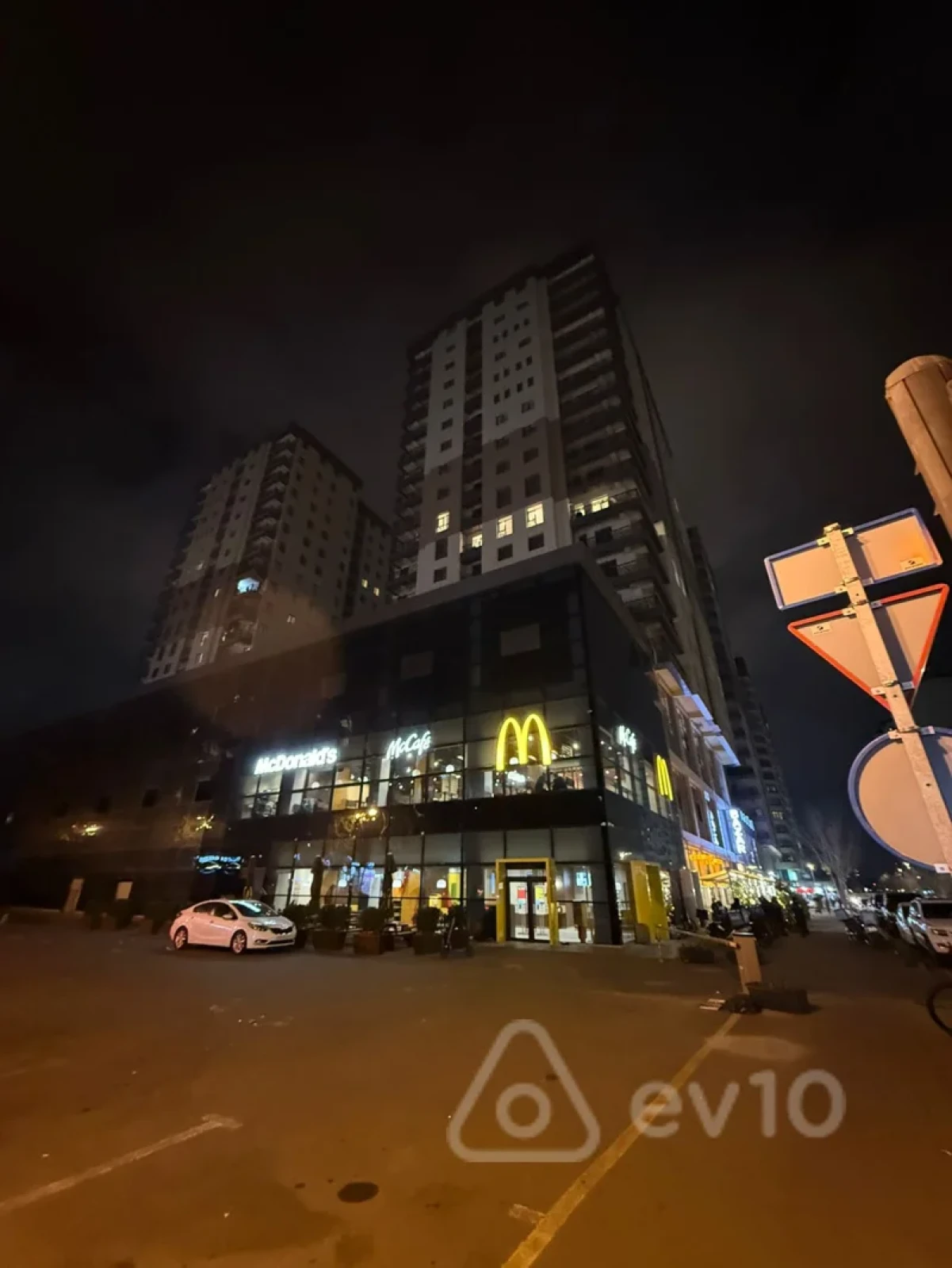 Satılır 2 otaqlı yeni tikili 60 m²