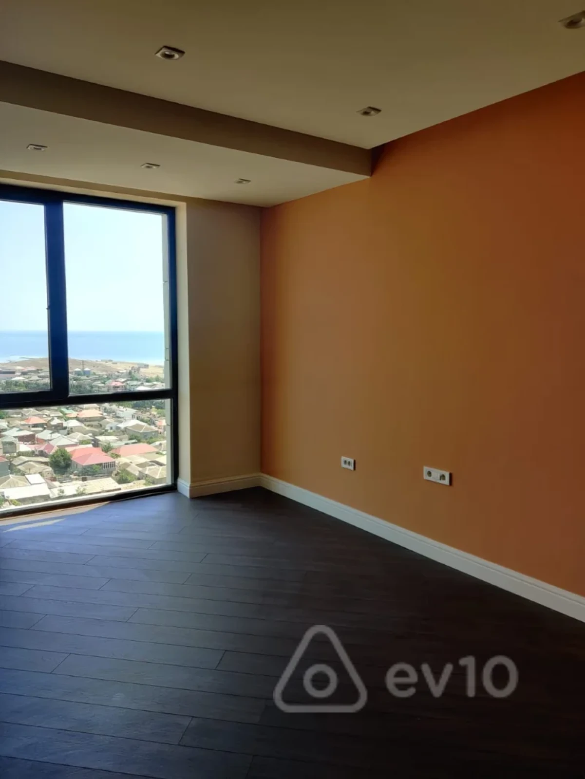 Satılır 4 otaqlı yeni tikili 140 m²