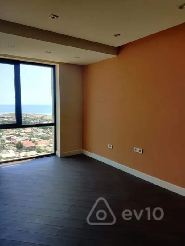 Satılır 4 otaqlı yeni tikili 140 m²