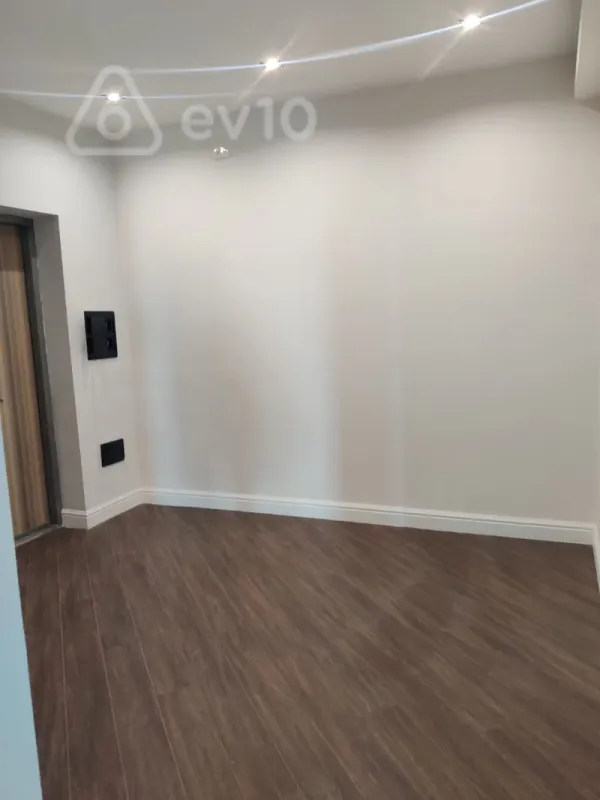 Satılır 4 otaqlı yeni tikili 140 m²