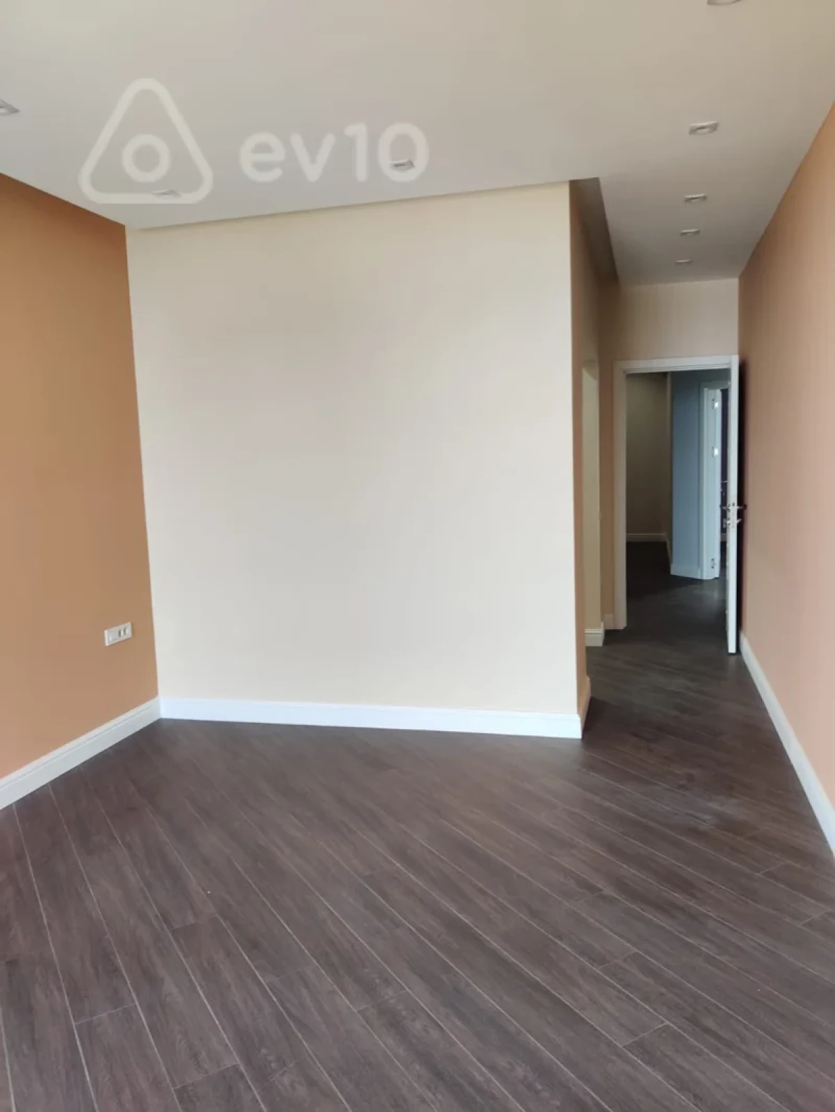 Satılır 4 otaqlı yeni tikili 140 m²