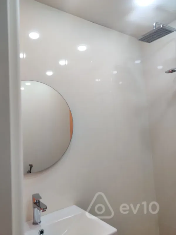 Satılır 4 otaqlı yeni tikili 140 m²