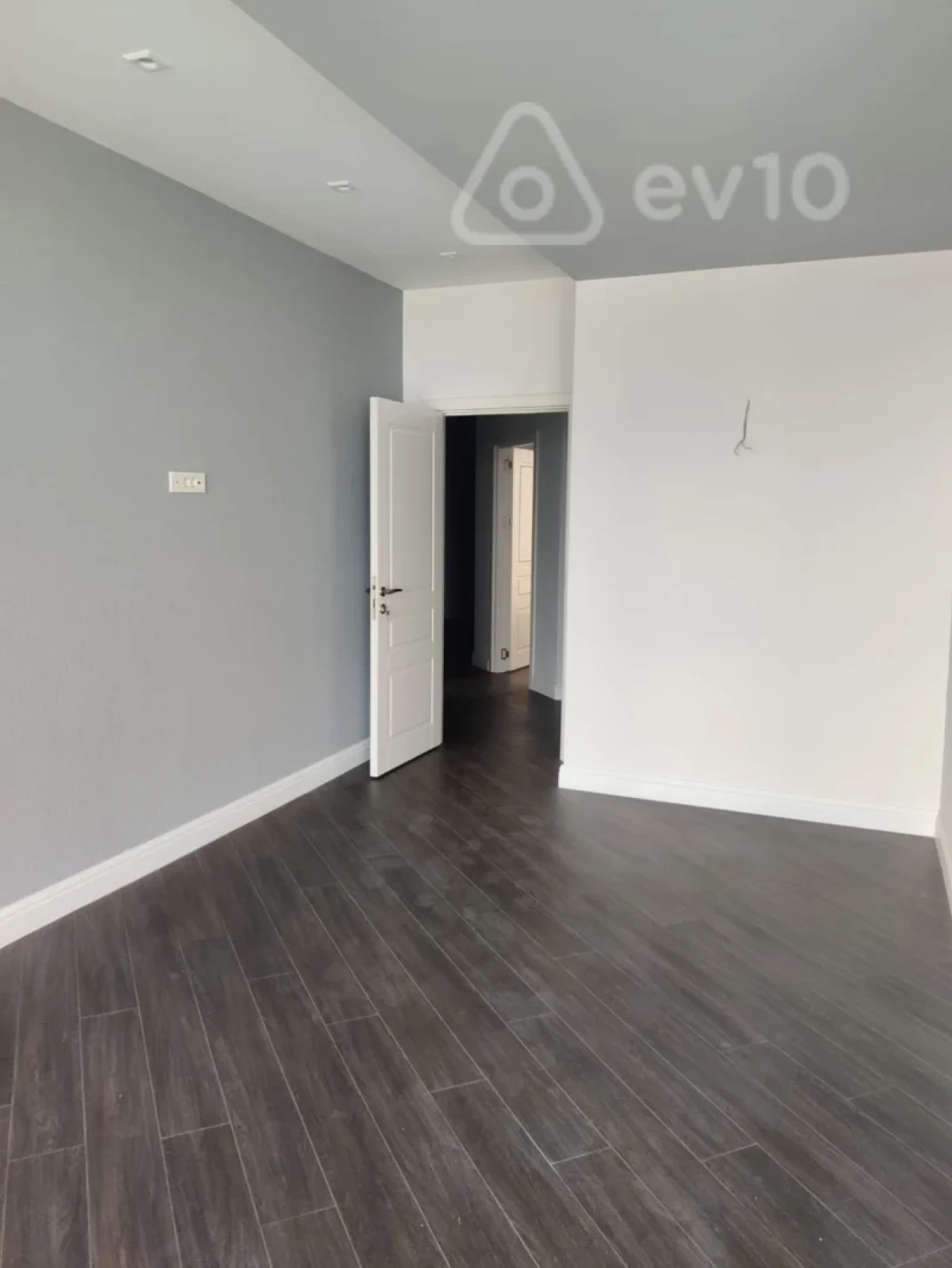 Satılır 4 otaqlı yeni tikili 140 m²