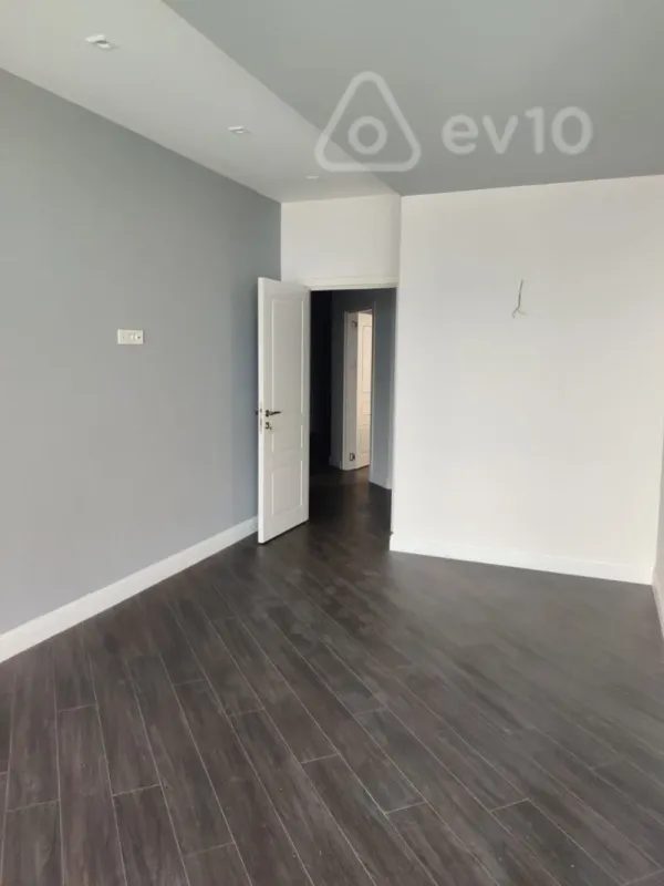 Satılır 4 otaqlı yeni tikili 140 m²