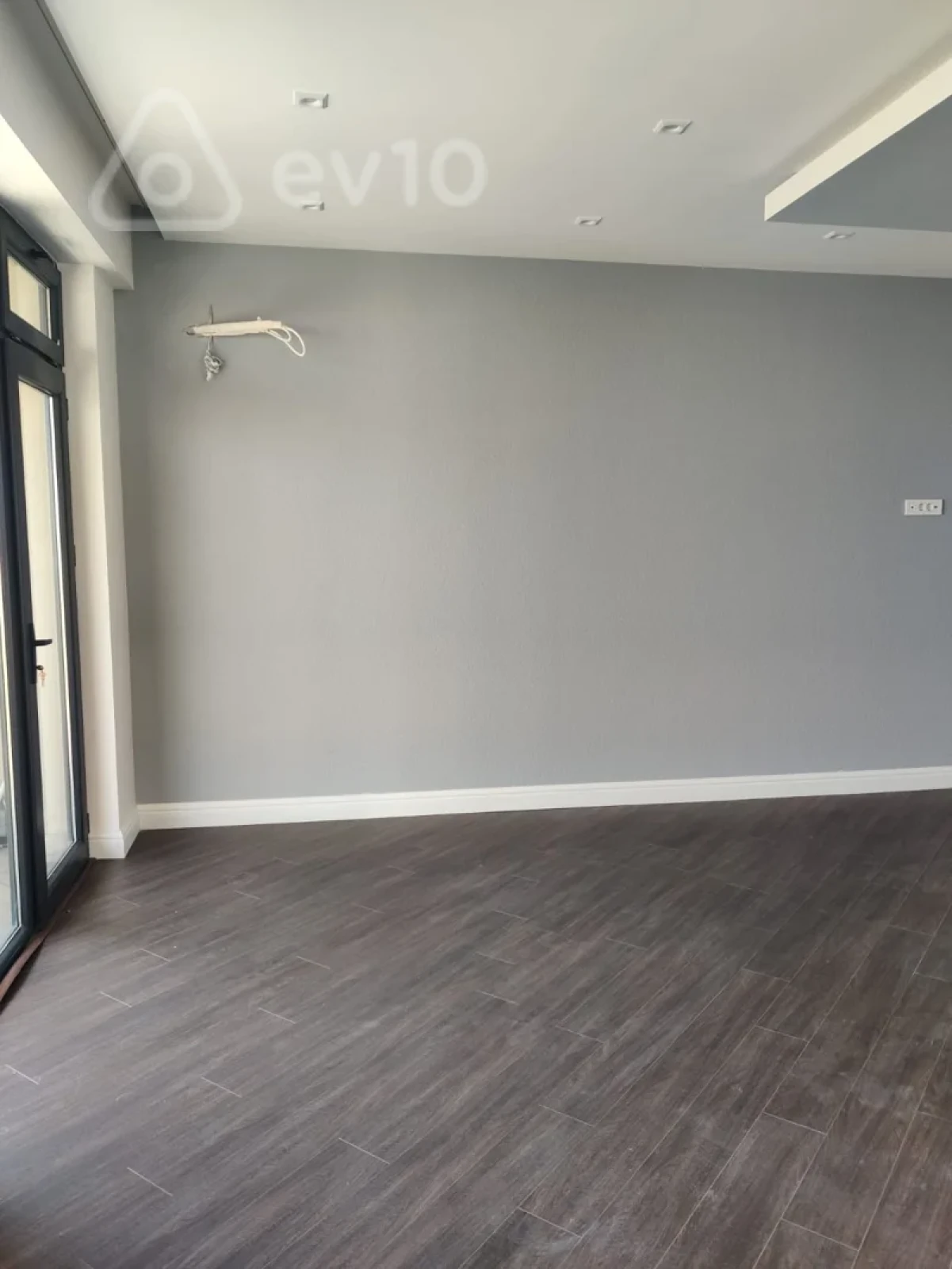 Satılır 4 otaqlı yeni tikili 140 m²