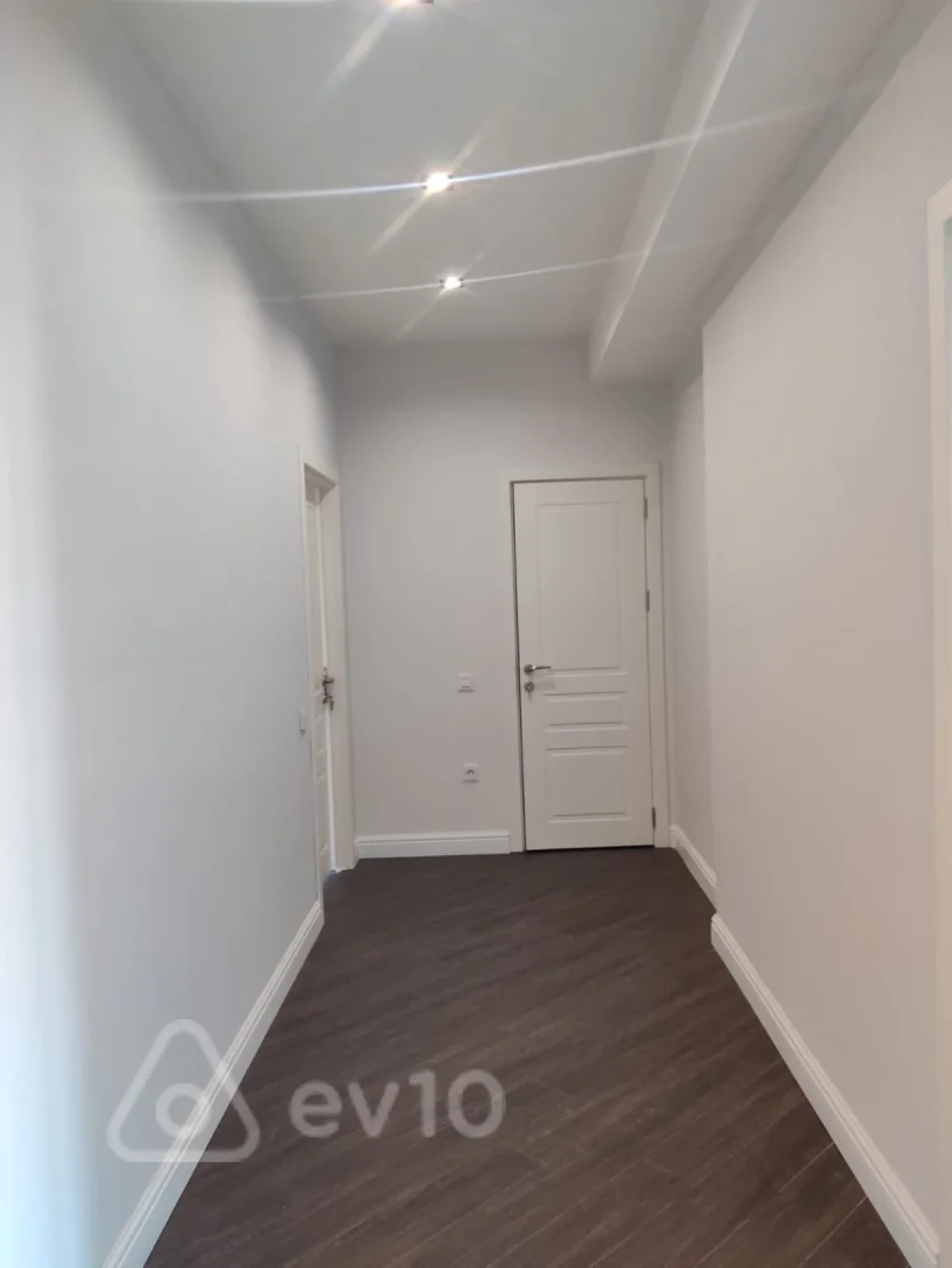 Satılır 4 otaqlı yeni tikili 140 m²