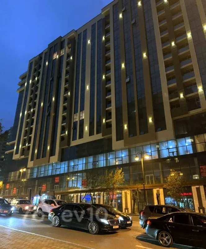 Satılır 4 otaqlı yeni tikili 200 m²