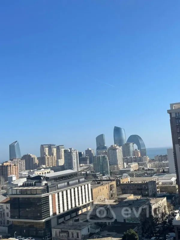 Satılır 4 otaqlı yeni tikili 196 m²