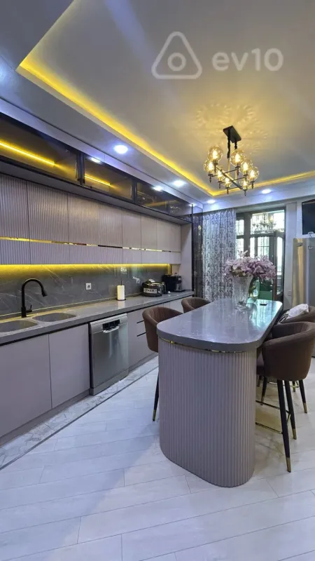 Satılır 3 otaqlı yeni tikili 160 m²