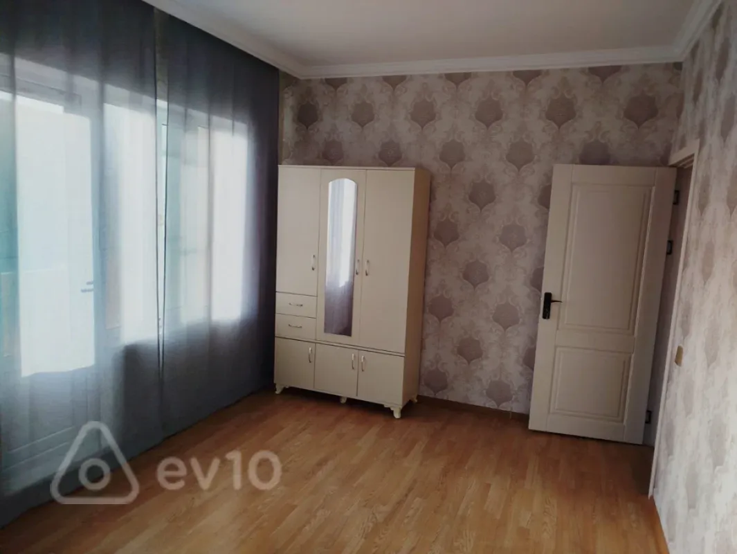 Kirayə verilir 1 otaqlı köhnə tikili 45 m²