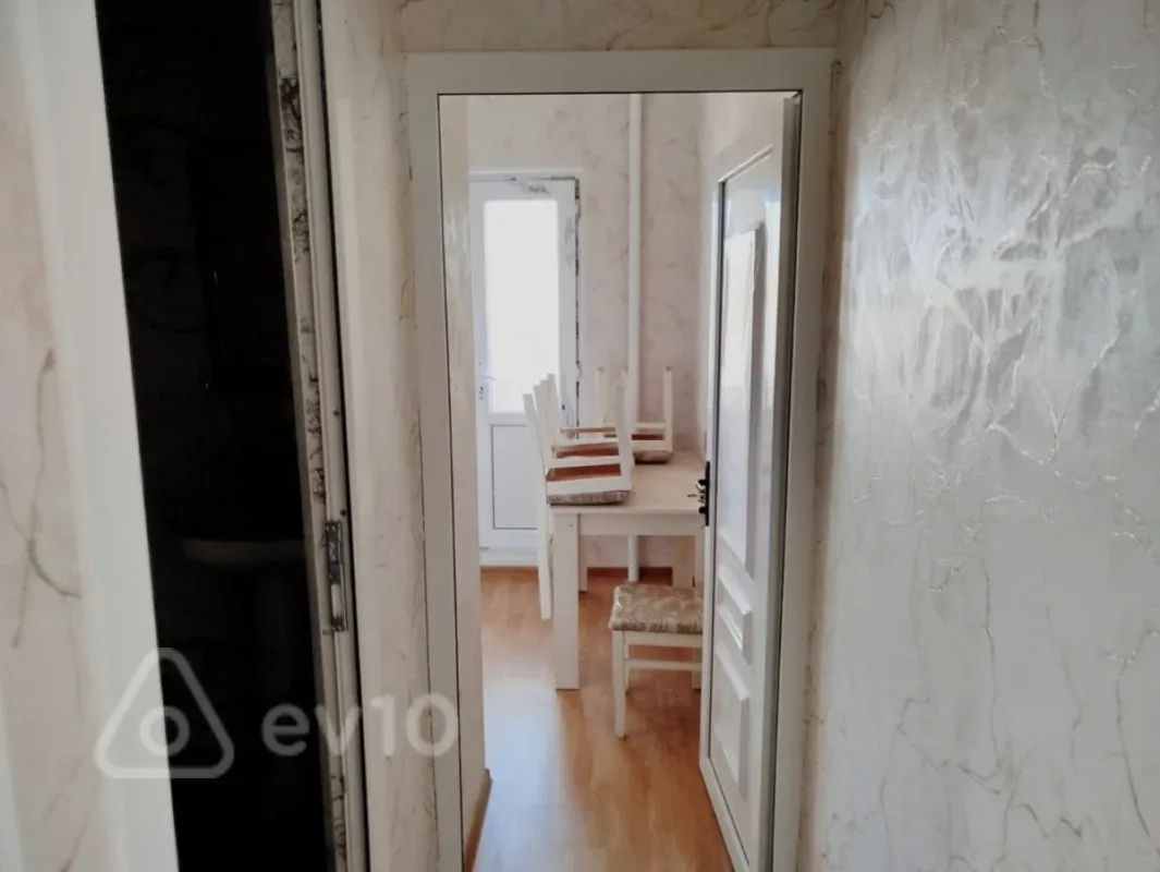 Kirayə verilir 1 otaqlı köhnə tikili 45 m²