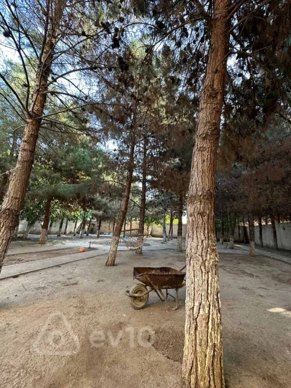 Satılır 7 otaqlı həyət evi 480 m²