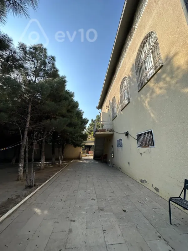 Satılır 7 otaqlı həyət evi 480 m²