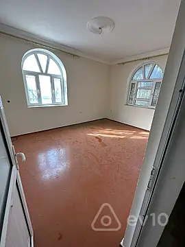 Satılır 7 otaqlı həyət evi 480 m²