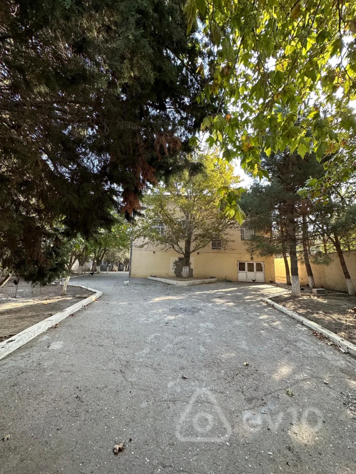 Satılır 7 otaqlı həyət evi 480 m²