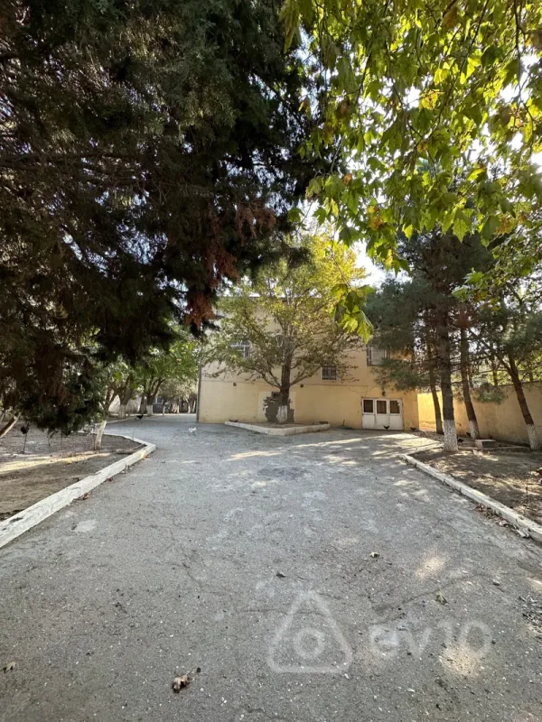 Satılır 7 otaqlı həyət evi 480 m²