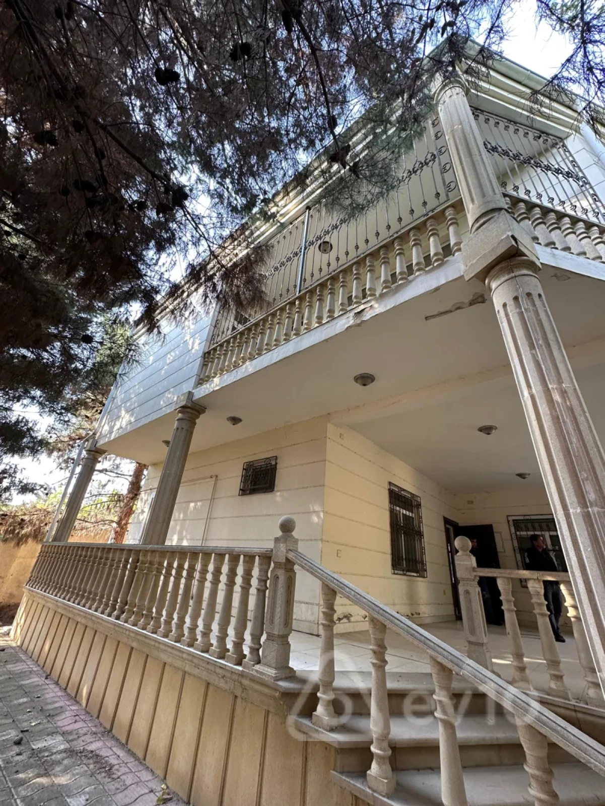 Satılır 7 otaqlı həyət evi 480 m²