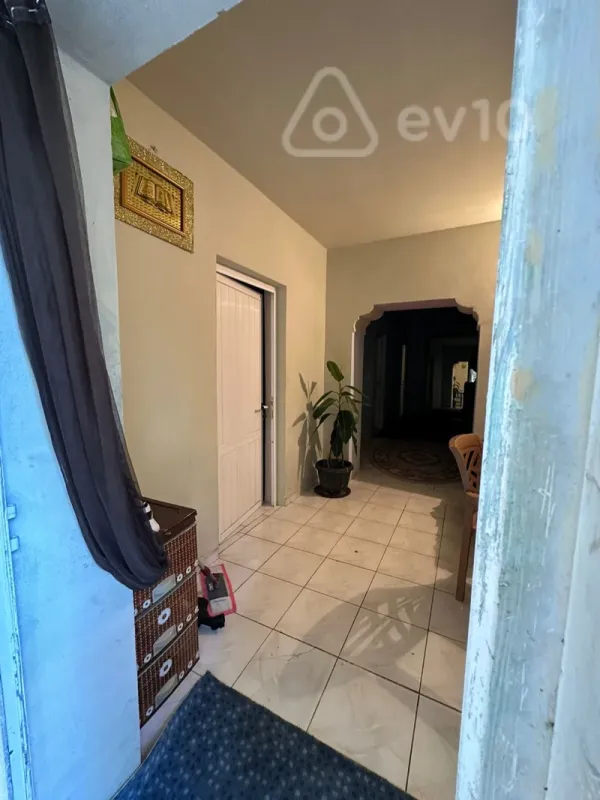 Satılır 7 otaqlı həyət evi 480 m²