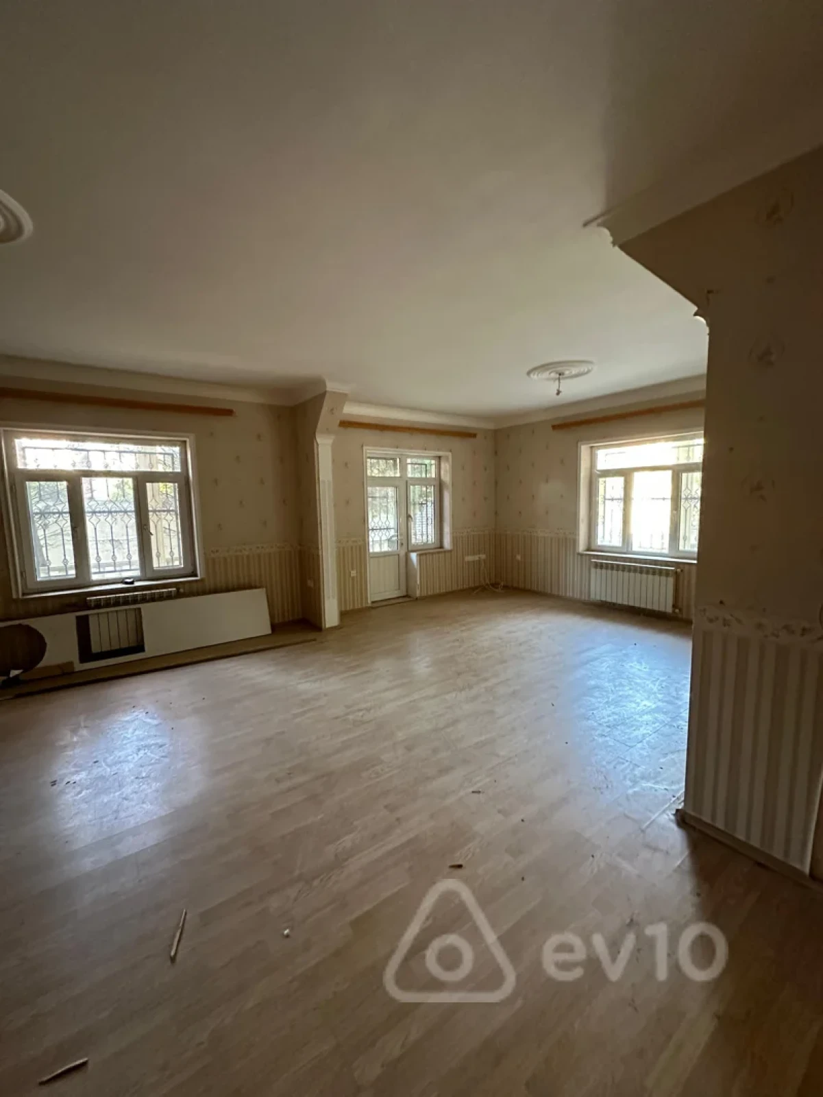 Satılır 7 otaqlı həyət evi 480 m²