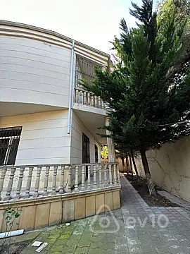 Satılır 7 otaqlı həyət evi 480 m²