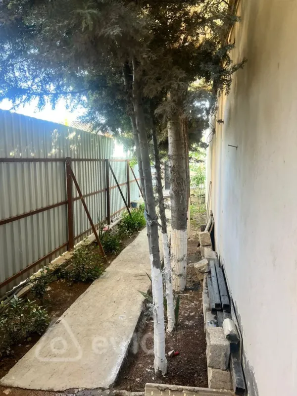 Satılır 6 otaqlı həyət evi 240 m²
