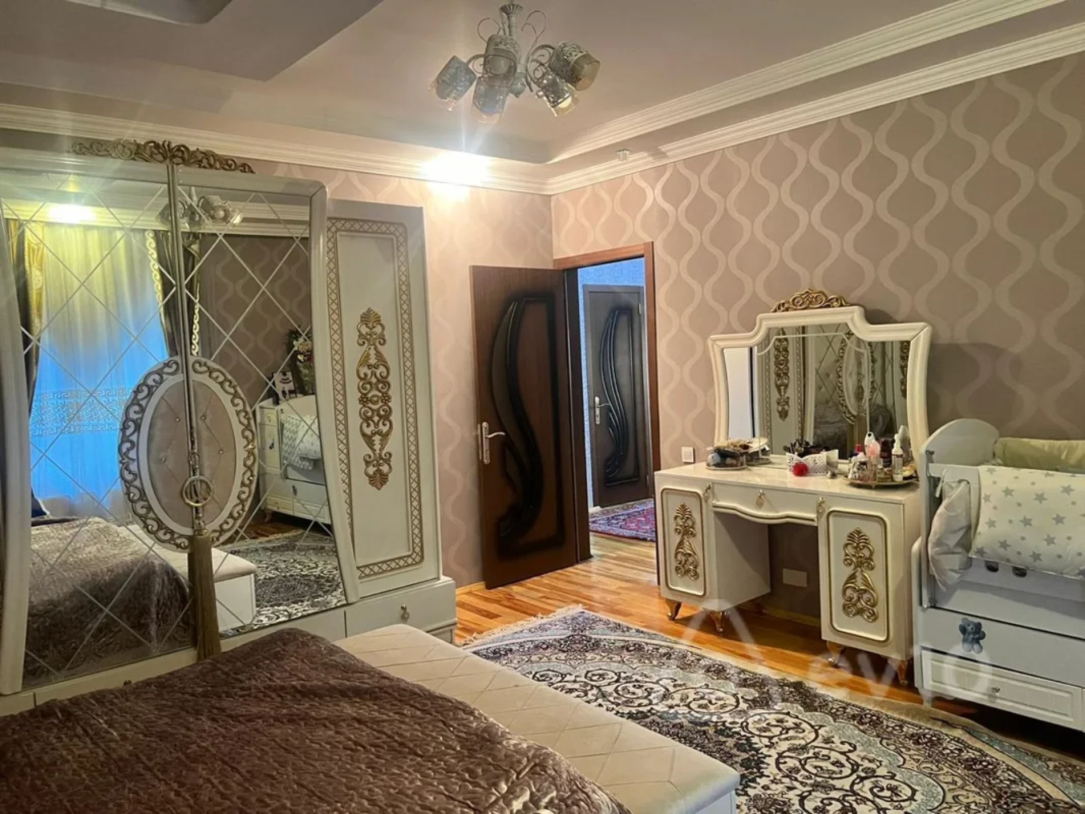 Satılır 6 otaqlı həyət evi 240 m²