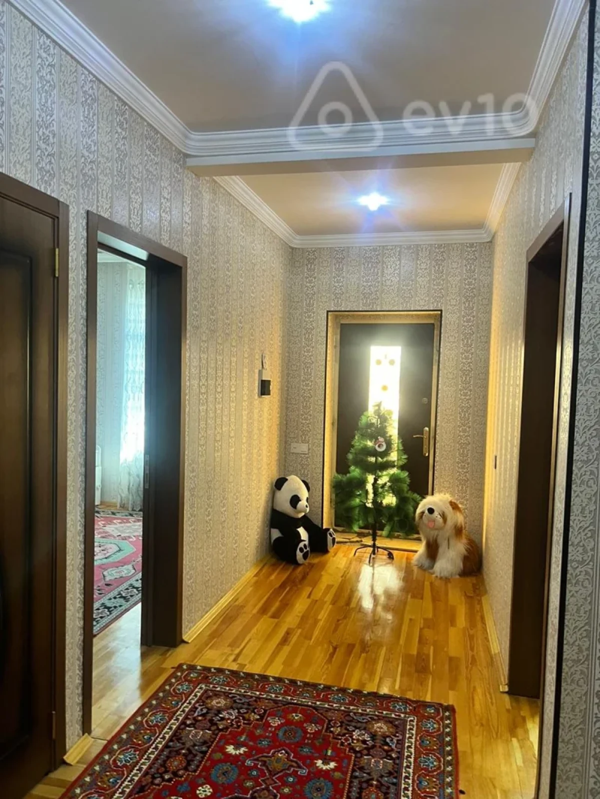 Satılır 6 otaqlı həyət evi 240 m²