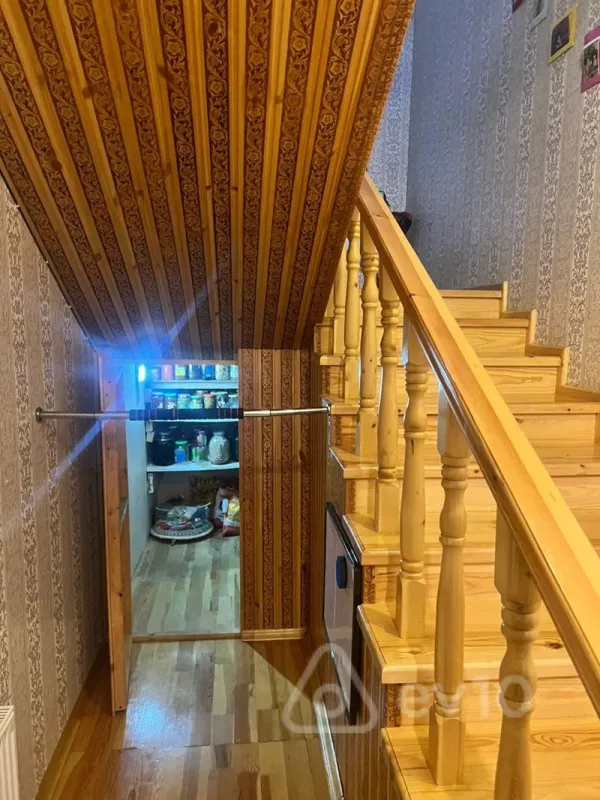 Satılır 6 otaqlı həyət evi 240 m²