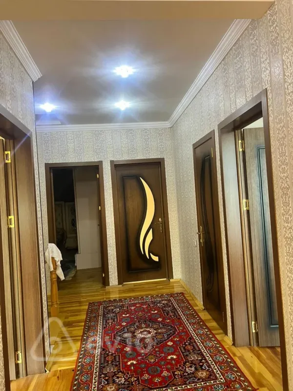 Satılır 6 otaqlı həyət evi 240 m²