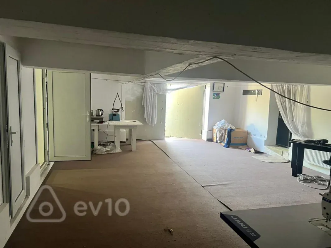 Satılır 6 otaqlı həyət evi 240 m²