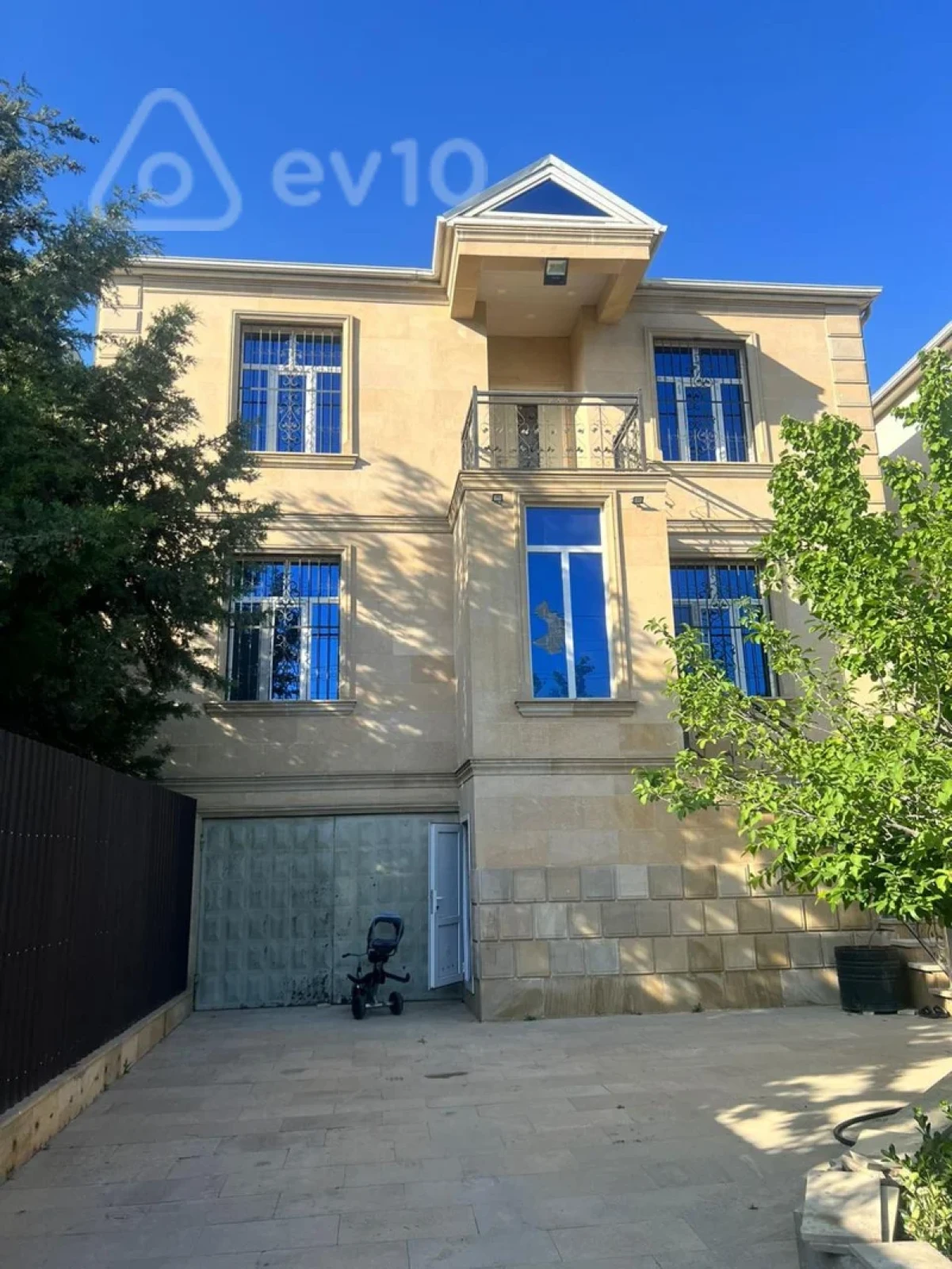 Satılır 6 otaqlı həyət evi 240 m²
