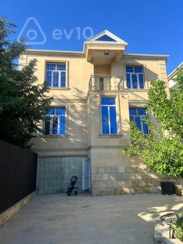 Satılır 6 otaqlı həyət evi 240 m²