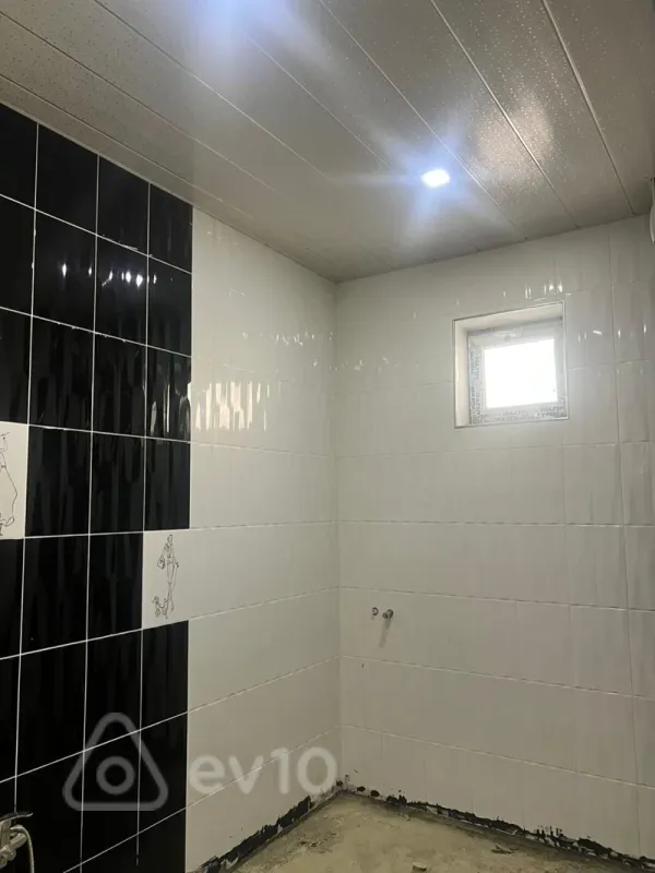 Satılır 6 otaqlı həyət evi 240 m²