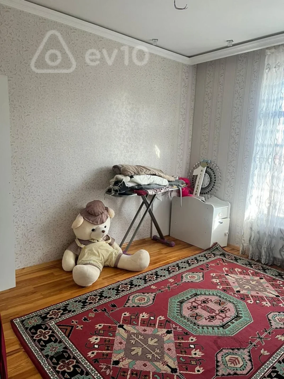 Satılır 6 otaqlı həyət evi 240 m²