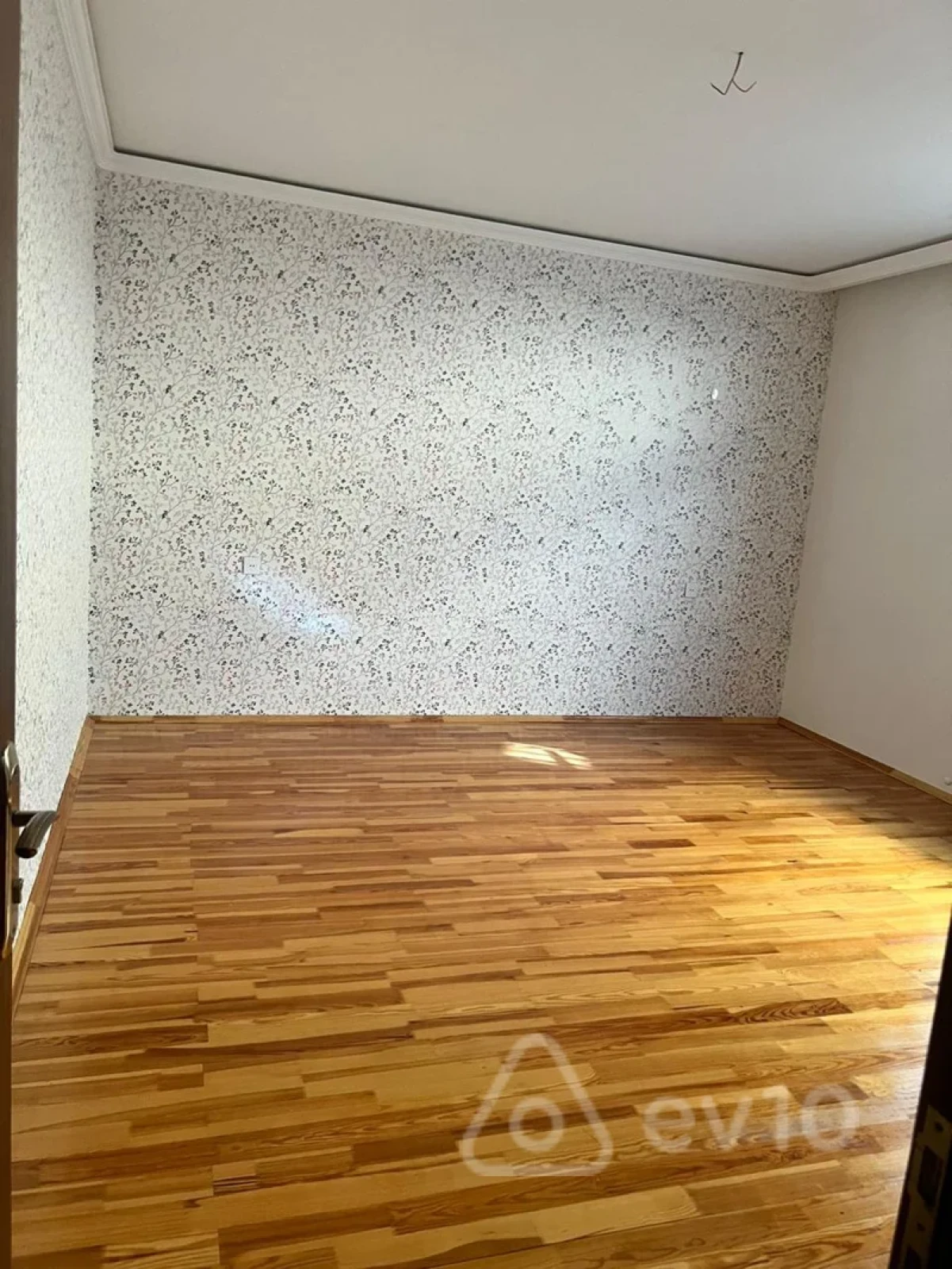 Satılır 6 otaqlı həyət evi 240 m²