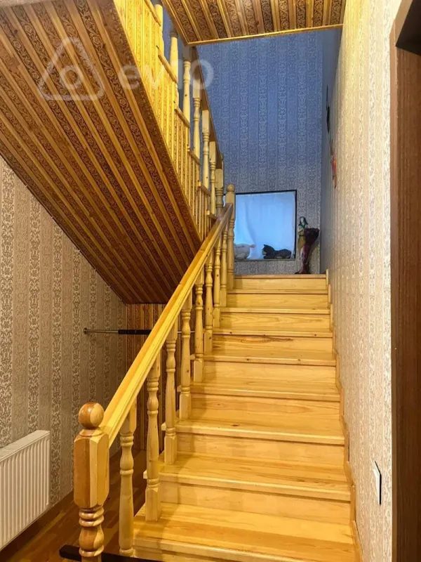 Satılır 6 otaqlı həyət evi 240 m²