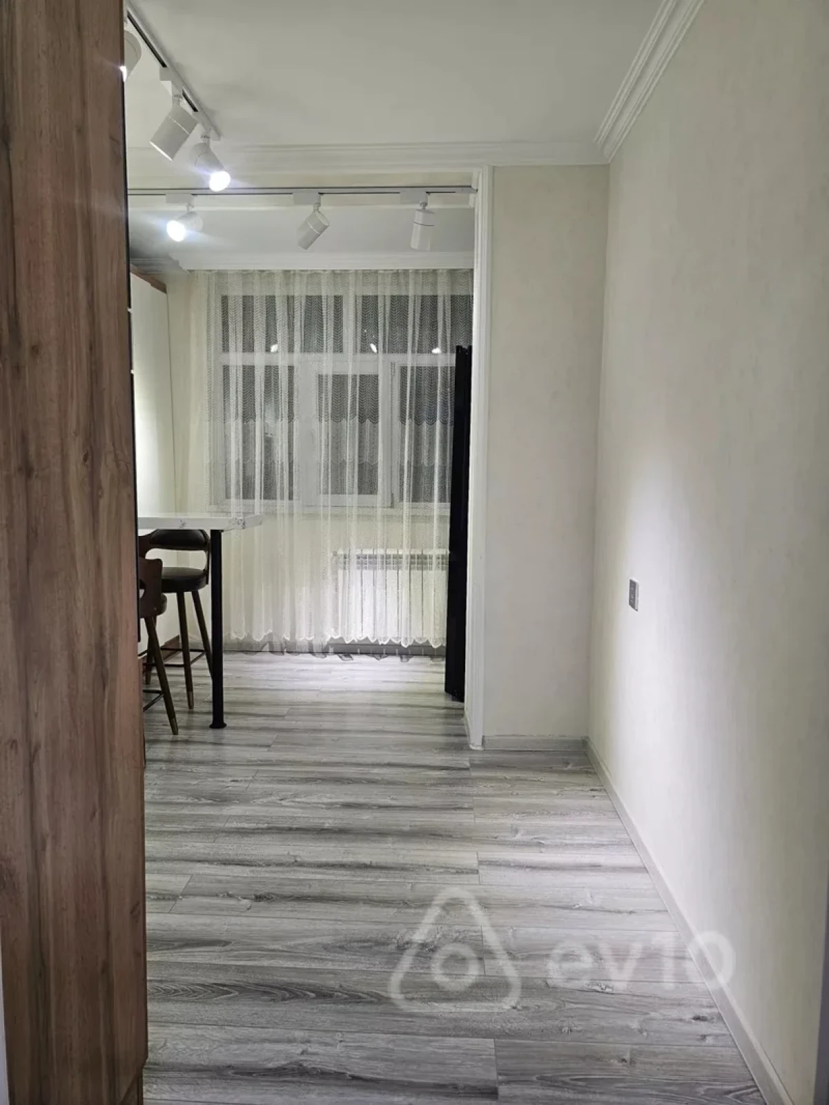 Satılır 2 otaqlı köhnə tikili 65 m²