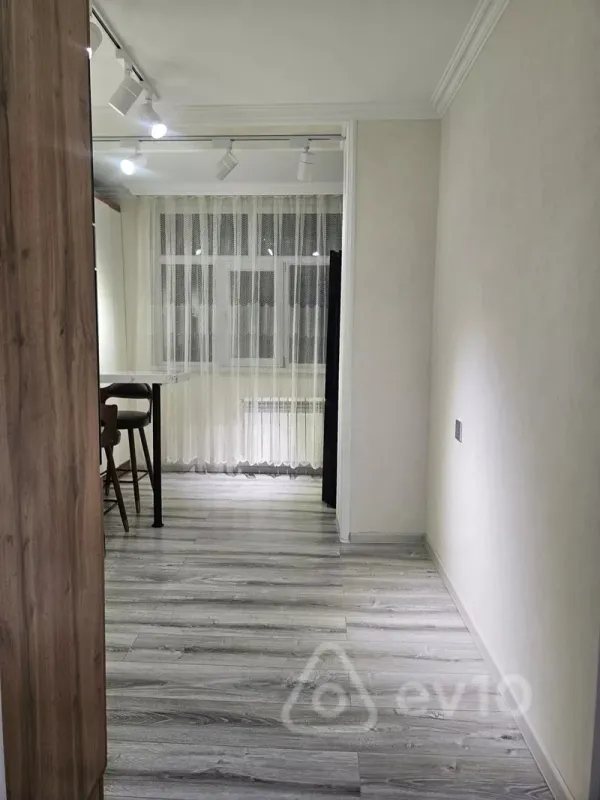 Satılır 2 otaqlı köhnə tikili 65 m²
