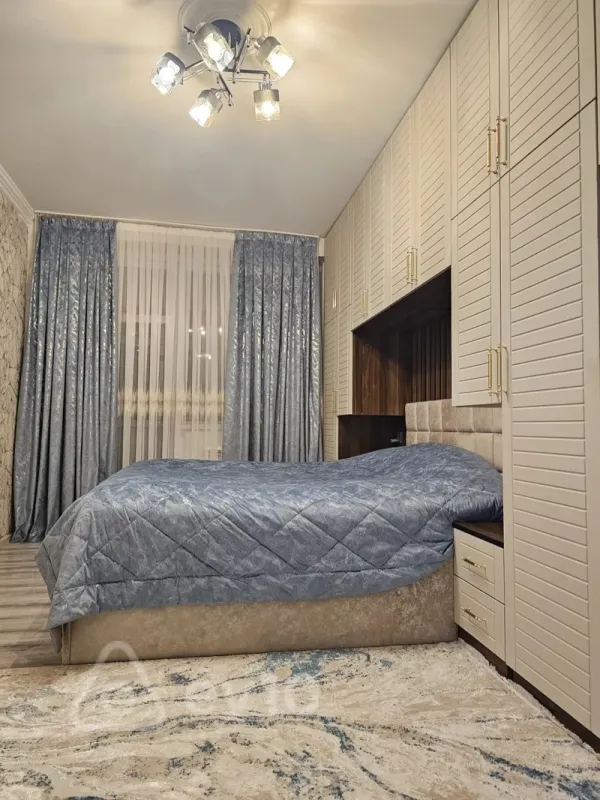 Satılır 2 otaqlı köhnə tikili 65 m²