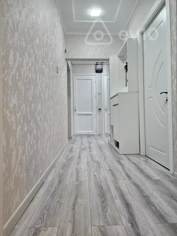 Satılır 2 otaqlı köhnə tikili 65 m²