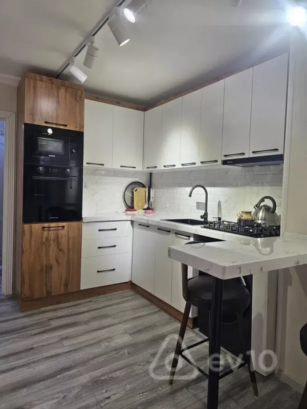 Satılır 2 otaqlı köhnə tikili 65 m²