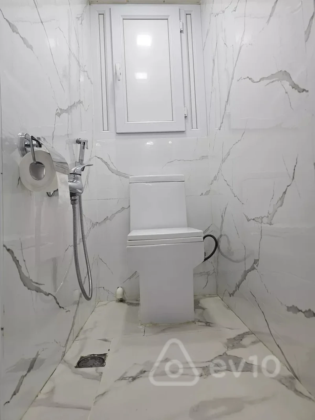 Satılır 2 otaqlı köhnə tikili 65 m²
